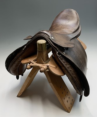 Lot 257 - A Lovatt & Ricketts children's saddle, seat 15"...