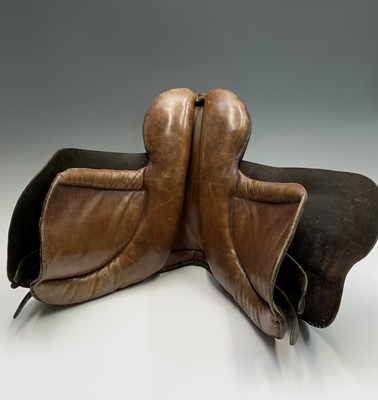 Lot 257 - A Lovatt & Ricketts children's saddle, seat 15"...