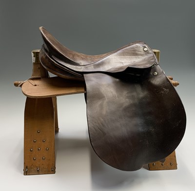 Lot 257 - A Lovatt & Ricketts children's saddle, seat 15"...