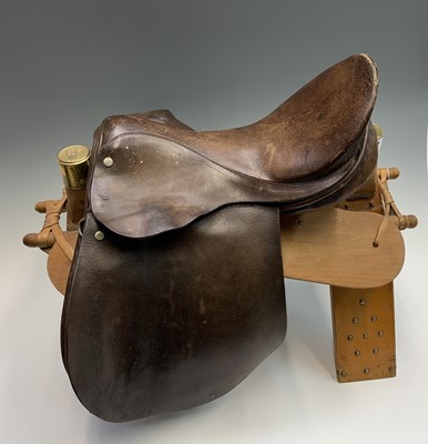 Lot 257 - A Lovatt & Ricketts children's saddle, seat 15"...