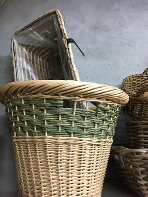 Lot 40 - Collection of various wicker baskets of...