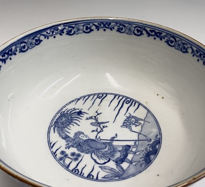 Lot 39 - A Chinese blue and white bowl, circa 1900,...