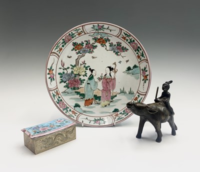 Lot 1067 - A Chinese famille rose plate, diameter 27.5cm,...