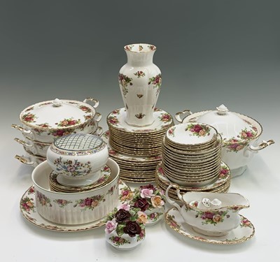 Lot 990 - An extensive Royal Albert 'Old Country Roses'...