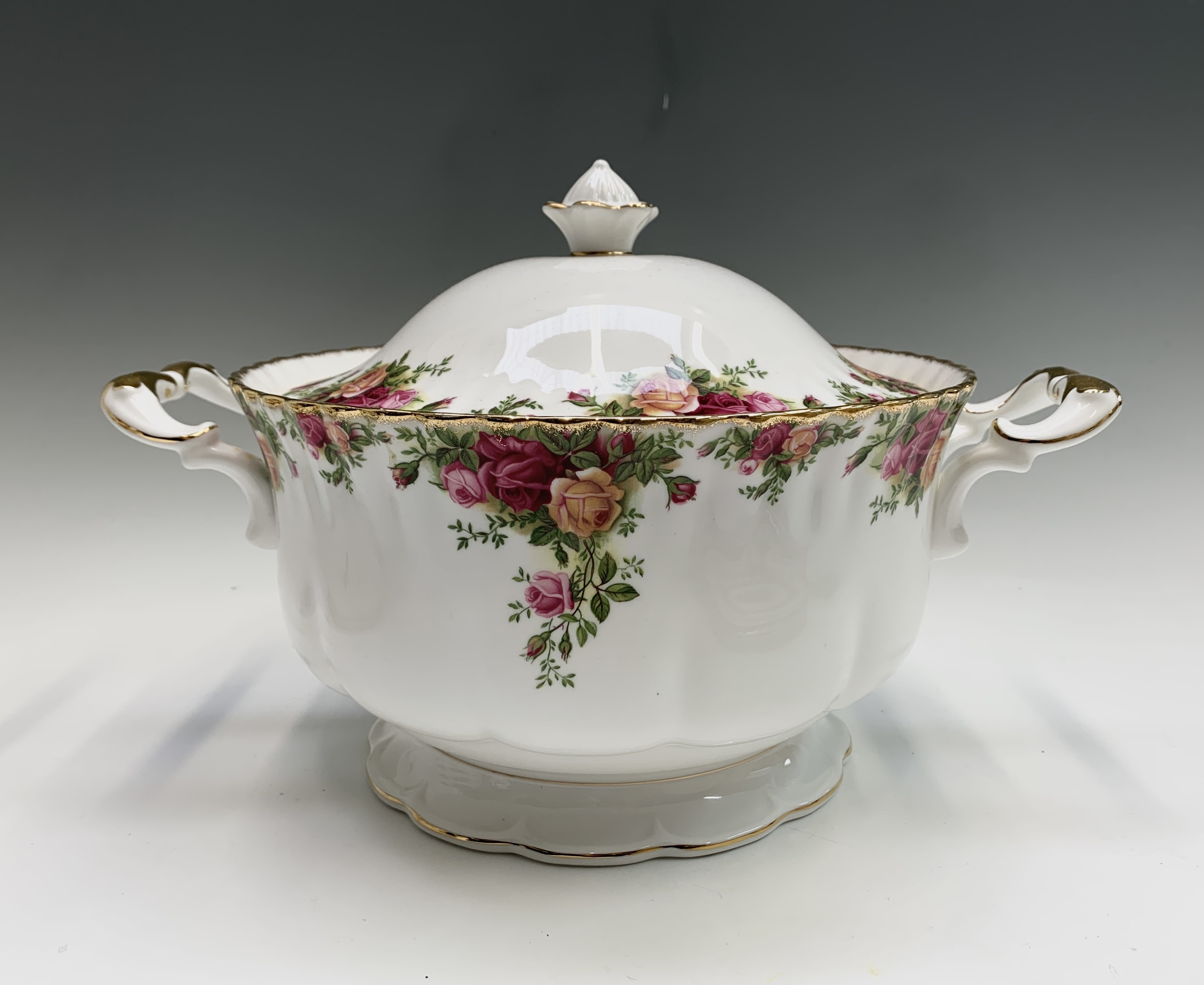 Royal Albert shops Old Country Roses Tureen