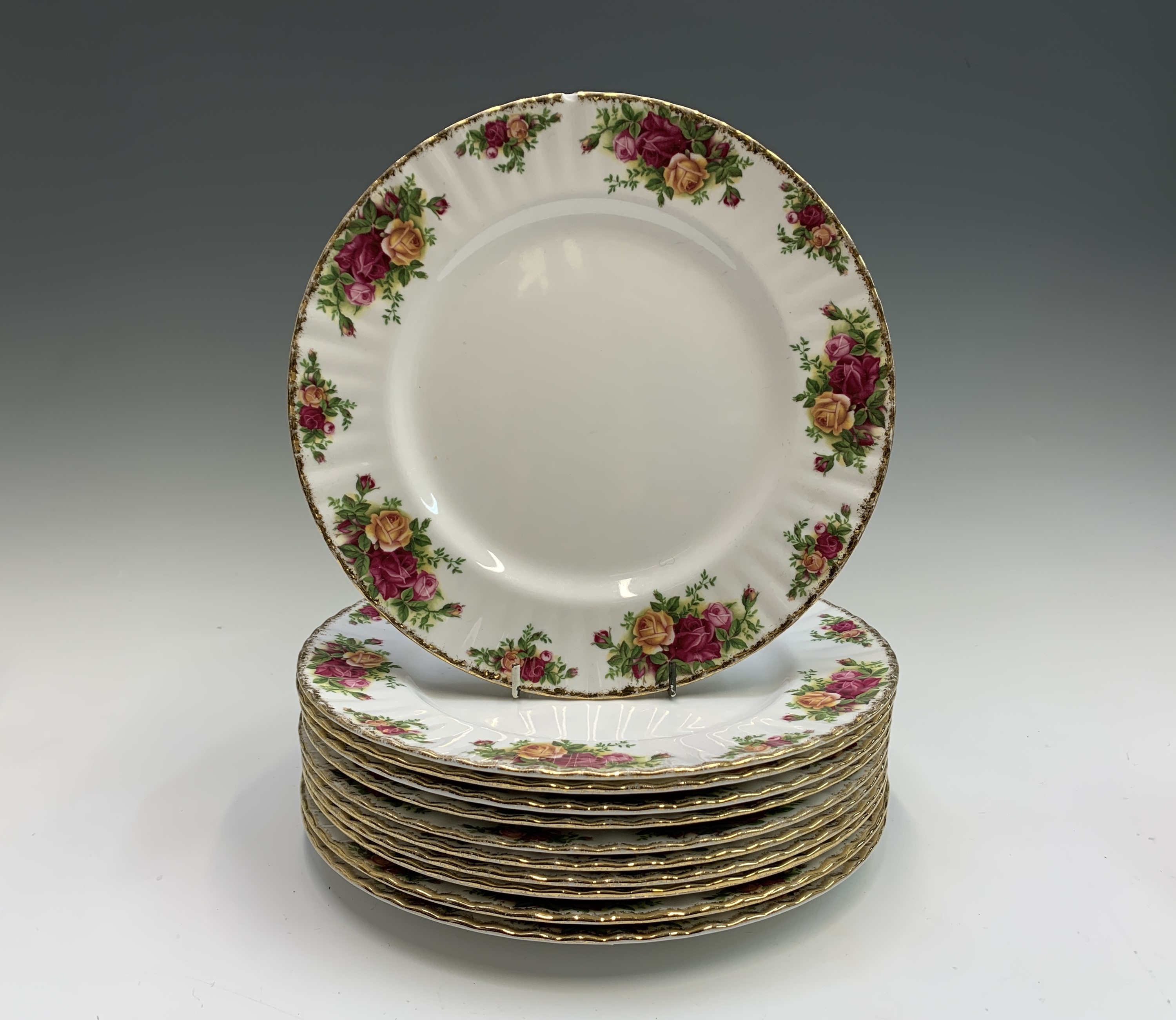 Royal albert old hotsell country roses dinner plates