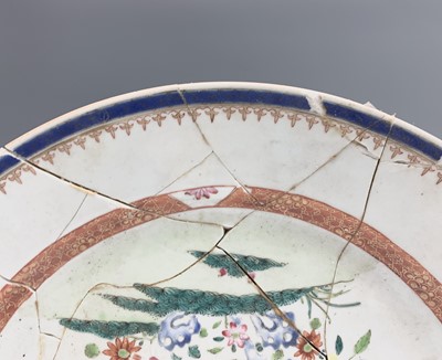 Lot 144 - A large Chinese famille rose charger, 18th...