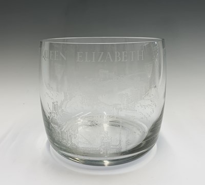 Lot 1006 - A pair of Stuart crystal glass comports, cut...