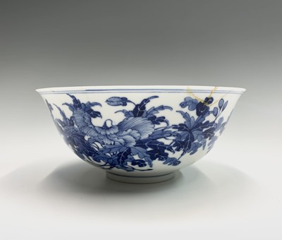 Lot 216 - A Chinese blue and white porcelain bowl,...