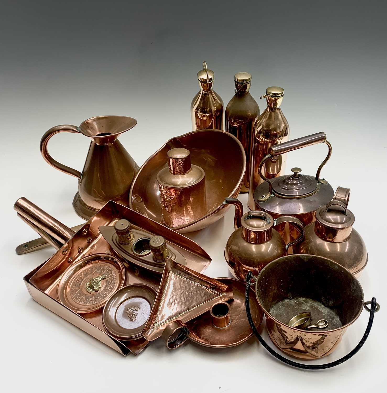 Lot 338 - A quantity of copperware, including a...