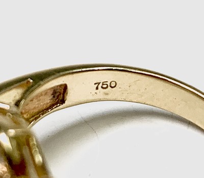 Lot 429 - An 18ct gold ring in 1950s style, the...