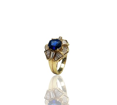 Lot 429 - An 18ct gold ring in 1950s style, the...