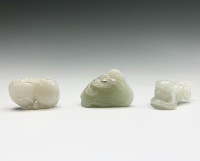 Lot 28 - A Chinese jade carving of a crane, 18th/19th...