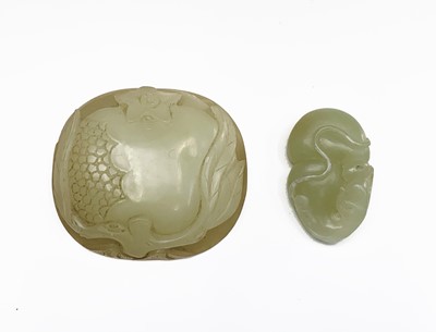Lot 253 - A Chinese jade carving of a pomegranate, 7 x 7....