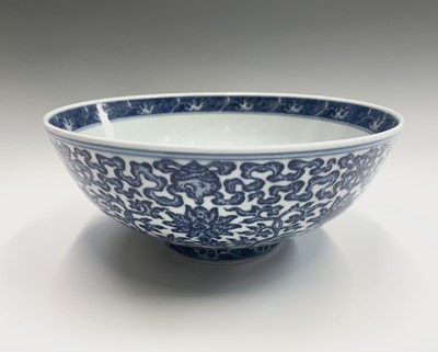 Lot 22 - A large Chinese blue and white porcelain...