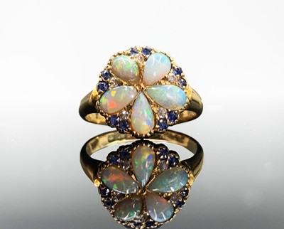 Lot 63 - An 18ct gold early 20th c. ring with a...