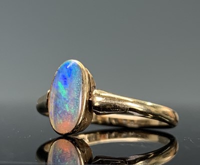 Lot 255 - Three gold rings each with an oval opal 7.9gm