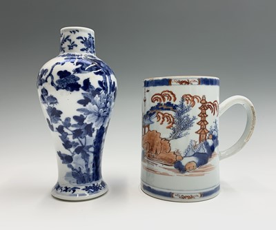 Lot 258 - A Chinese export porcelain mug, 18th century,...