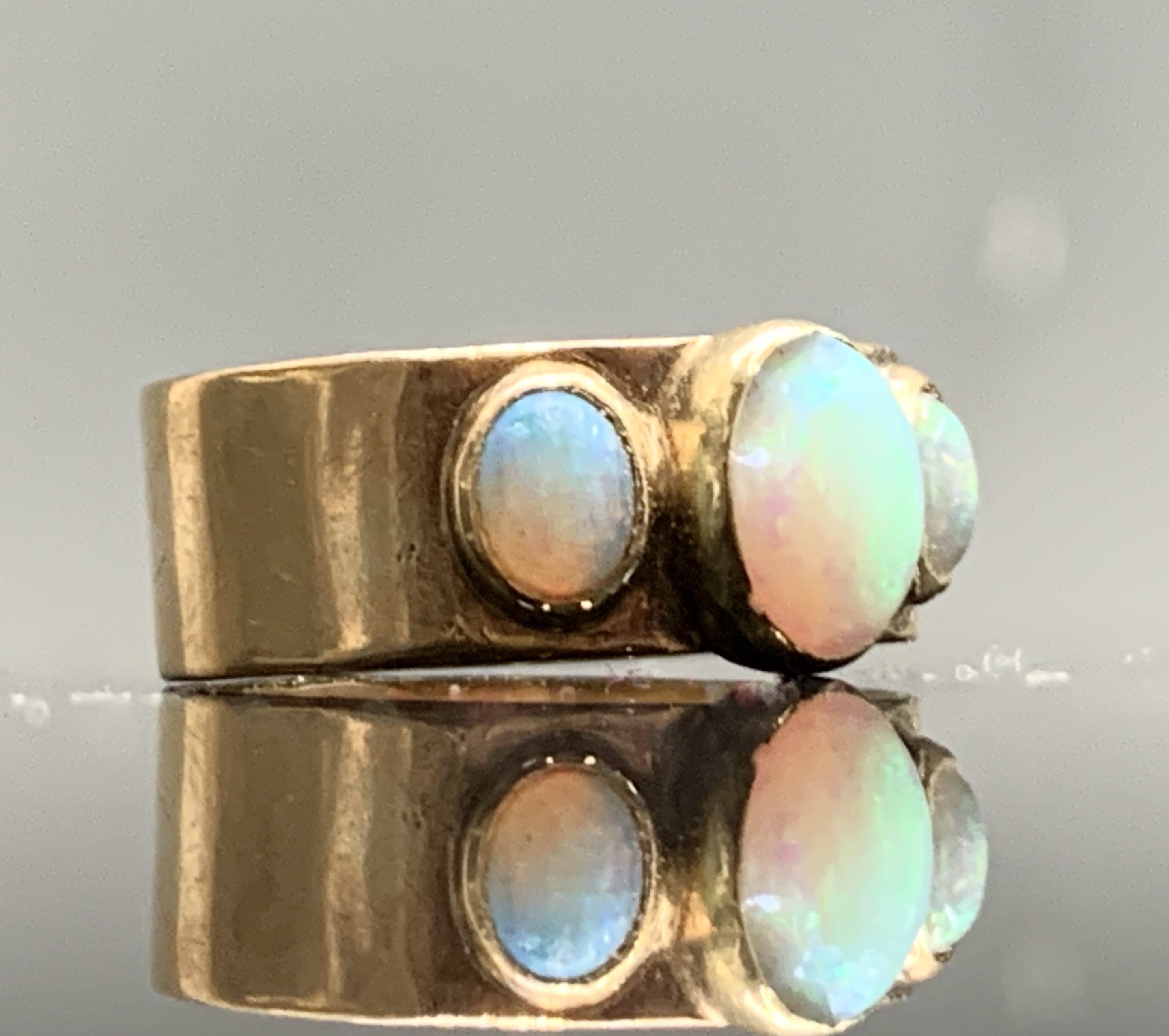 Lot 317 An 18ct gold ring collet set with an opal
