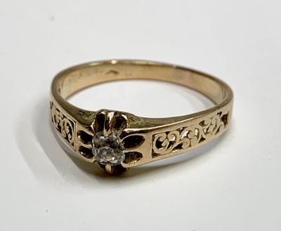 Lot 396 - An 18ct gold diamond solitaire ring with claw...