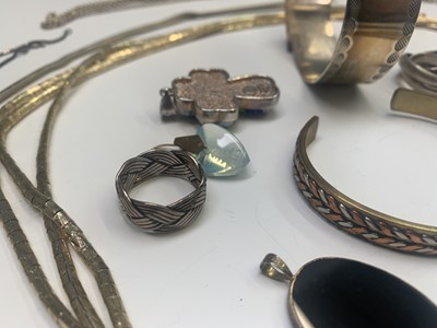 Lot 380 - Silver and a little costume jewellery. 329gm
