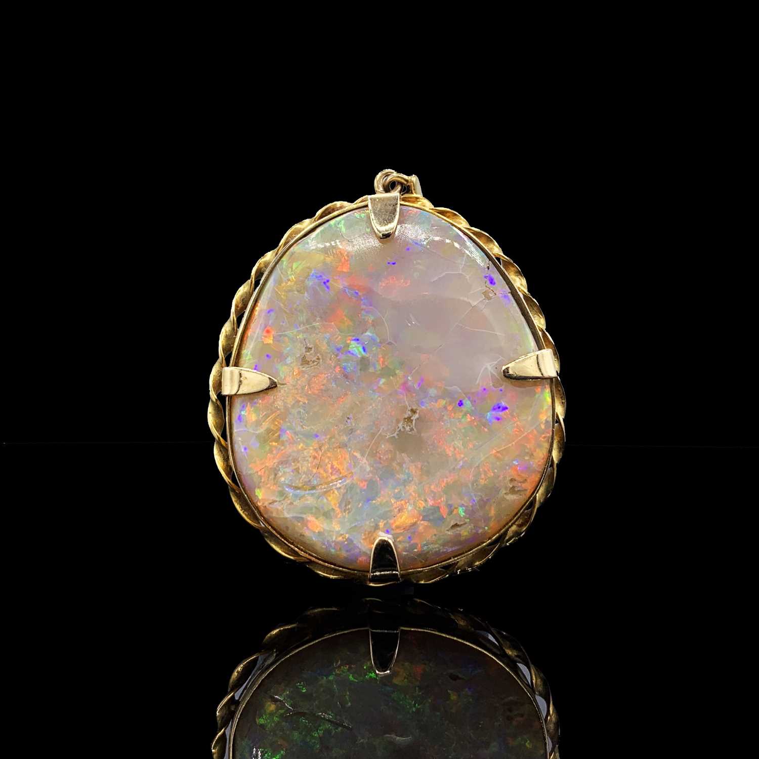 Lot 97 - A gold-mounted opal pendant/brooch 44mm 17.9gm