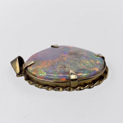 Lot 97 - A gold-mounted opal pendant/brooch 44mm 17.9gm