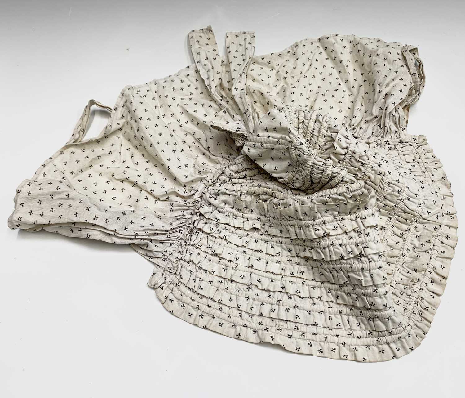 Lot 2846 - Victorian sun bonnet in good original...