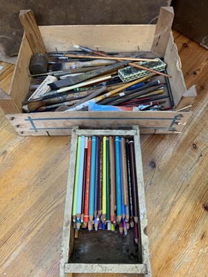 Lot 46 - An artist's collection of colour pencils and...