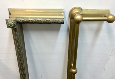 Lot 584 - An Edwardian brass fender, with leaf capped...