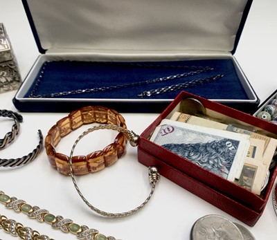 Lot 91 - Costume jewellery and a few coins etc.
