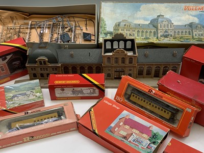 Lot 408 - 00/H0 Railway & Accessories - A large box...