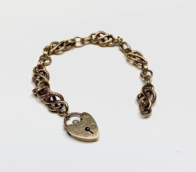 Lot 227 - A 9ct gold knot link bracelet 19.3gm