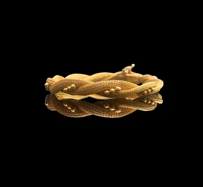 Lot 182 - An 18ct gold twin entwined mesh bracelet 15.9gm