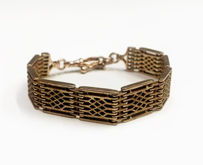 Lot 314 - A 9ct gold fretwork link bracelet 36.7gm