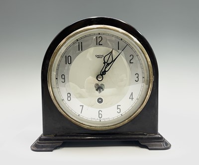 Lot 2934 - A Smiths Enfield Bakelite mantel clock. Height...