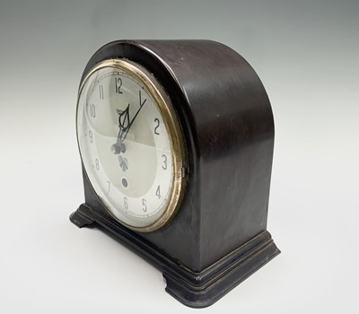 Lot 2934 - A Smiths Enfield Bakelite mantel clock. Height...