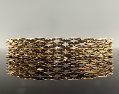 Lot 381 - A 9ct gold bracelet 24.9gm