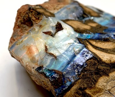 Lot 285 - A mineral opal rock specimen 300gm 9 x 8 x 4cm