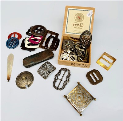 Lot 107 - A collection of early 20th century and later...