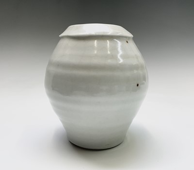 Lot 1023 - John REEVE (1929-2012) Vase Porcelain, celadon...