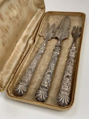 Lot 1066 - An Edwardian silver butter knife of unusually...