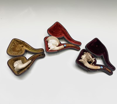 Lot 600 - A 19th century meerschaum pipe, carved as the...