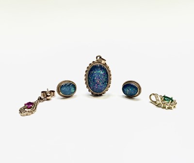 Lot 391 - An opal pendant set in gold and a pair of...