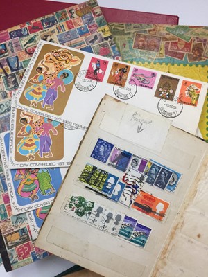 Lot 342 - World Collections in 8 albums. Lot includes...