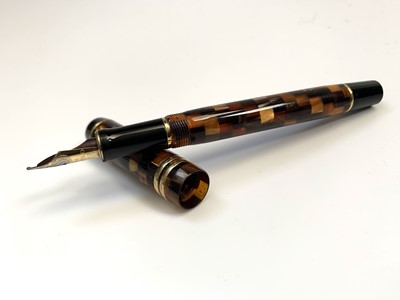 Lot 1085 - Parker Duofold International fountain pen in...