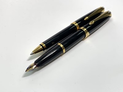 Lot 1090 - A Parker Ellipse black fountain pen with 18ct...