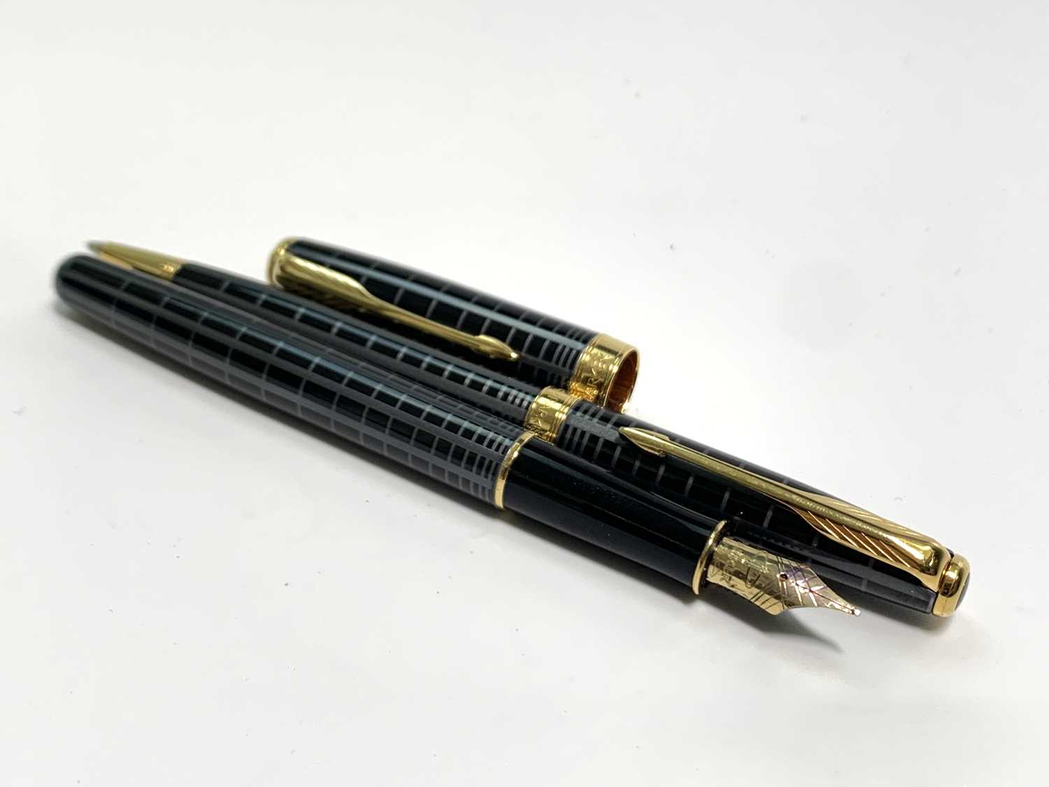 Lot 1094 - A Parker Sonnet dark grey fountain pen with...