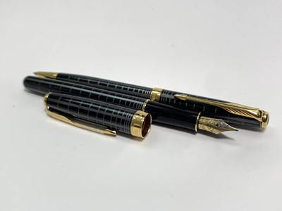 Lot 1094 - A Parker Sonnet dark grey fountain pen with...