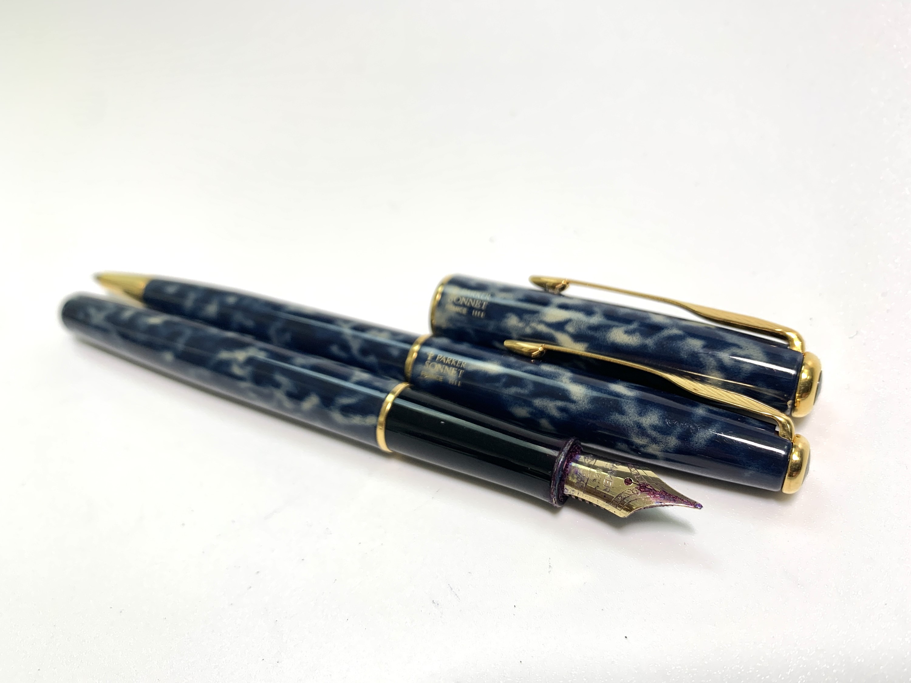 Lot 1097 - A Parker Sonnet Indigo fountain pen with